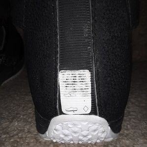 Womens 8.5 burton snowboarding boots